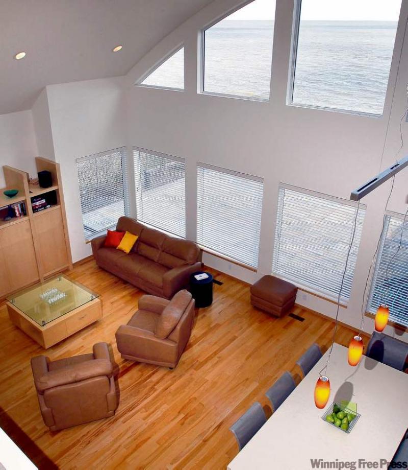 27 Lakefront Road in Winnipeg Beach. Main Floor.  