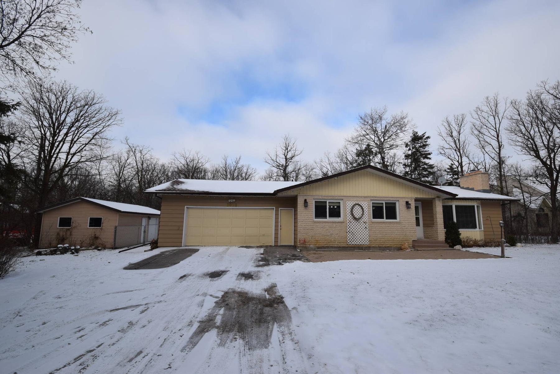  <p>Photos by Todd Lewys / Winnipeg Free Press</p>
                                <p>This bungalow is in turnkey condition, and is situated on a peaceful, beautifully treed 1.17-acre lot just 15 minutes from the Perimeter.</p> 