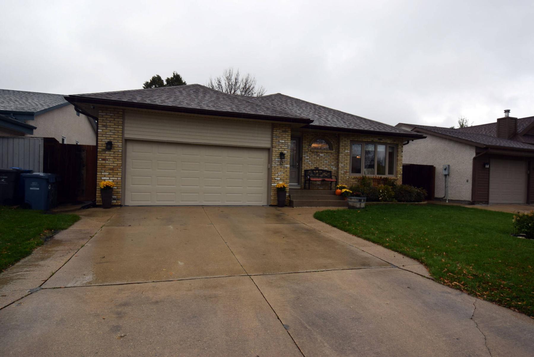  <p>TODD LEWYS / FREE PRESS</p>
                                <p>The 1,279-sq.-ft. bungalow is full of upgrades, and is in a family-friendly spot near amenities.</p> 