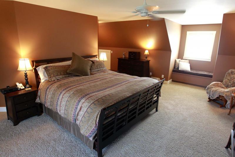 <p>BORIS MINKEVICH / WINNIPEG FREE PRESS</p><p>The master bedroom is a luxurious retreat that features a screened balcony and its own fireplace.</p>