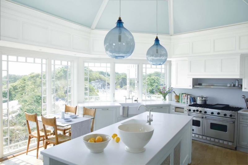 <p>Benjamin Moore</p><p>Adding subtle colour to the ceiling offers tons of charm.</p>