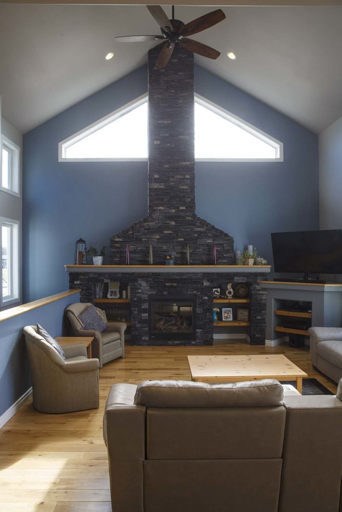 <p>MIKE DEAL / WINNIPEG FREE PRESS</p><p>The family room features a 22-foot-high vaulted ceiling and fireplace with soaring cultured stone surround and stack with angled windows.</p></p>