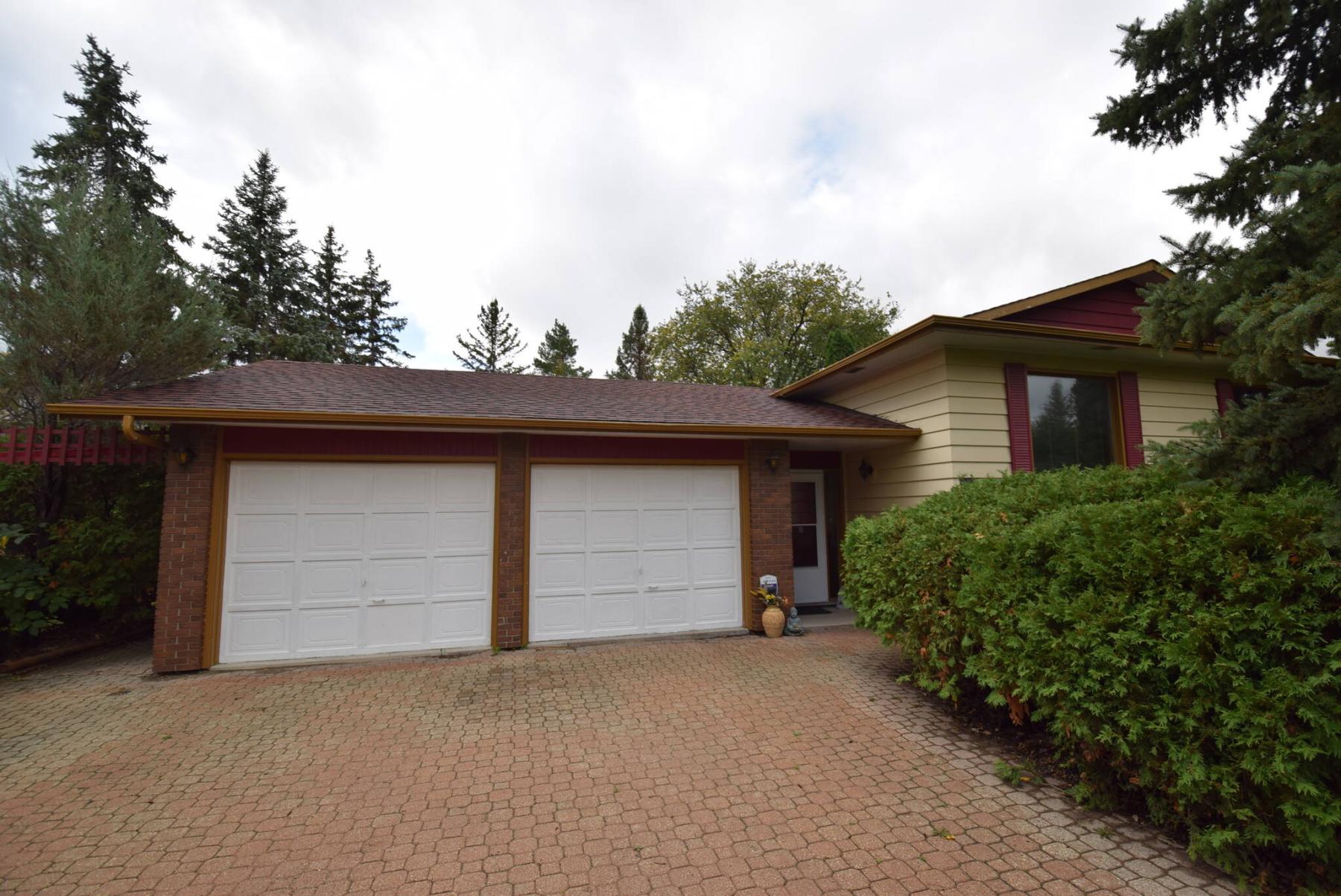  <p>Todd Lewys / Winnipeg Free Press</p>
                                <p>This well-maintained bi-level is perfect for a large family with its five bedrooms, efficient layout and numerous updates.</p> 