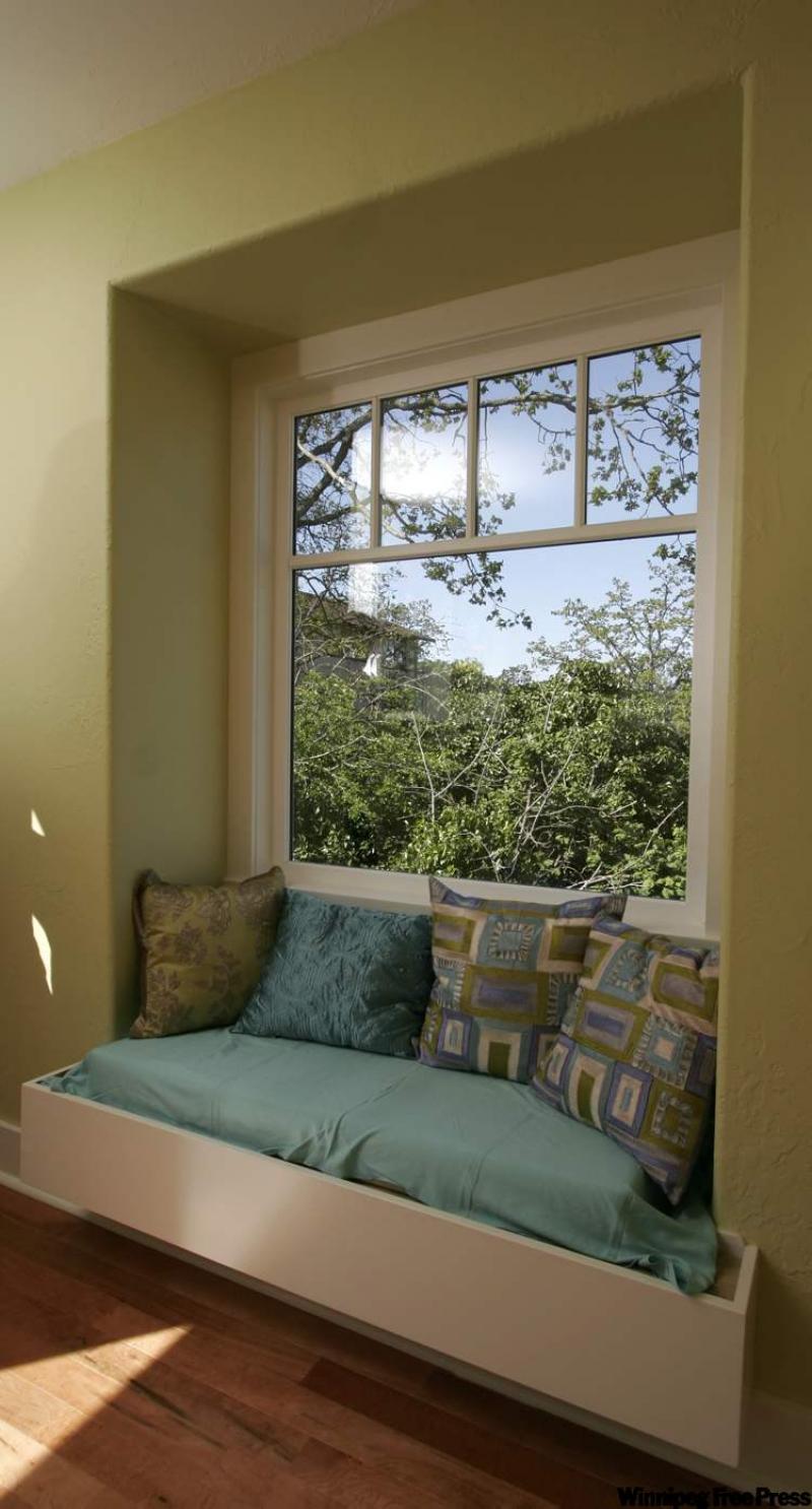 Energy-efficient windows make a room warm and cosy, even when you are sitting right up against the glass. 