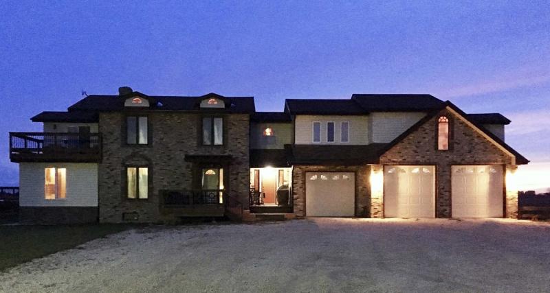 <p>Marc LaBossiere / Winnipeg Free Press</p><p>From dusk to dawn, timers control the exterior sconces and the lighting behind the half-moon windows along the house’s roofline.</p>