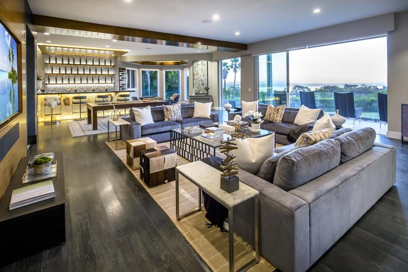 <p>Hilton &amp; Hyland / TRIBUNE NEWS SERVICE</p><p>Comedian Russell Peters has reduced the price of his Malibu home to US$8.8 million.</p>