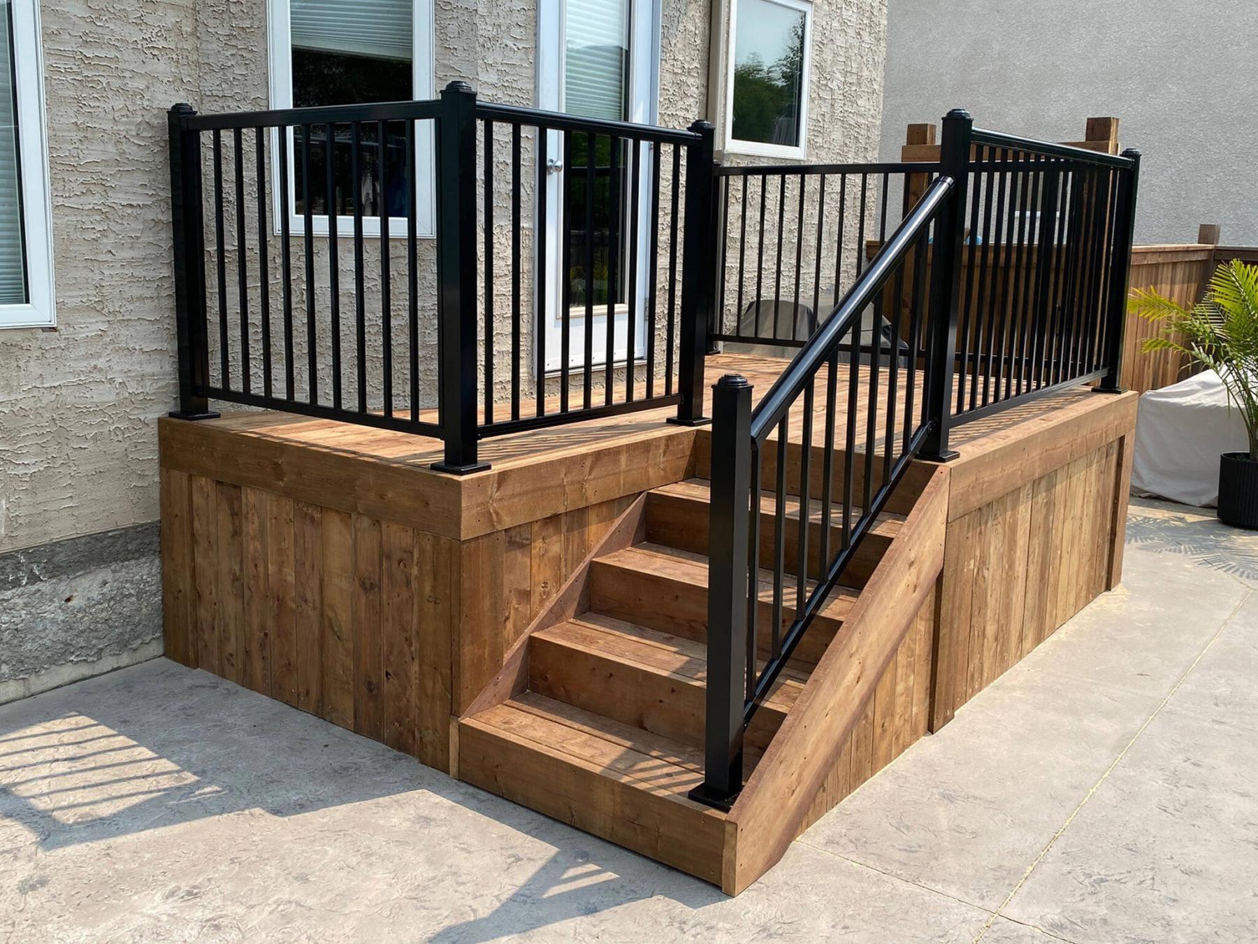  <p>Marc LaBossiere / Free Press</p>
                                <p>Top-mount aluminum railings are easily mounted atop a treated-lumber deck platform.</p> 