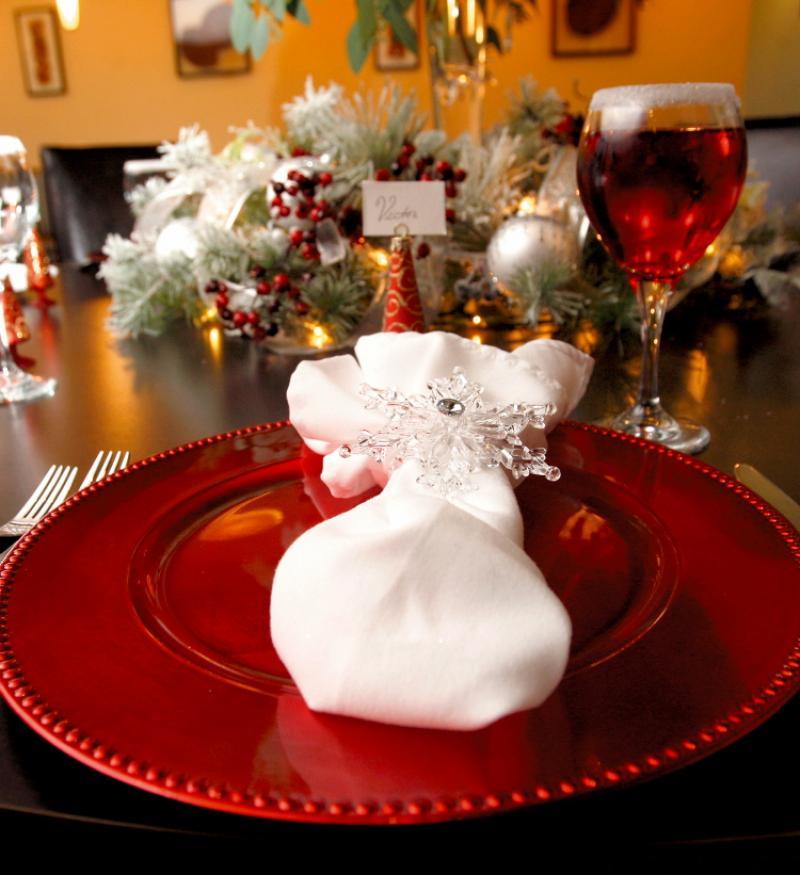 Your dinner table should glitter and glow and welcome your holiday guests. 