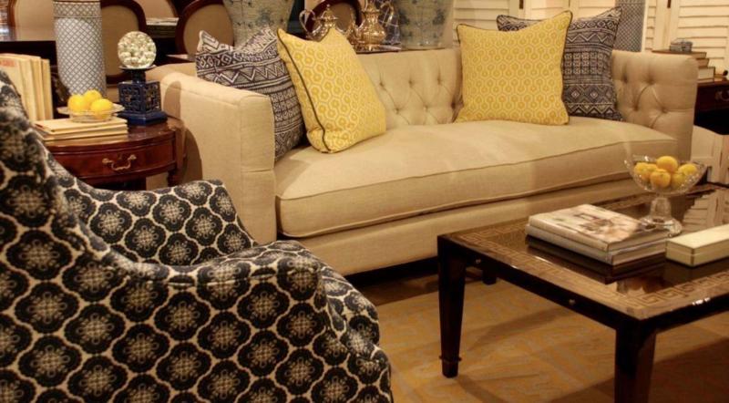 <p>This linen sofa is given new life by using a squeeze of lemon.</p>