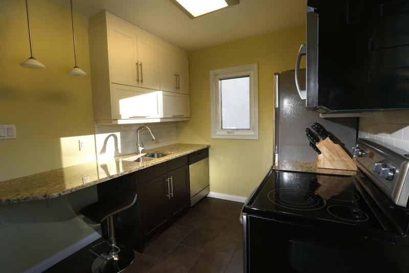 <p>WAYNE GLOWACKI / WINNIPEG FREE PRESS</p></p><p>The kitchen, while compact, is full of fashion and function.</p>