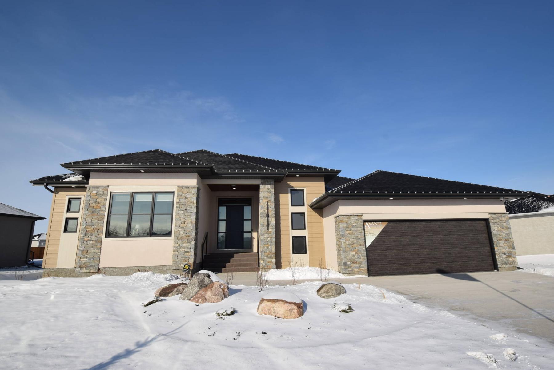  <p>Todd Lewys / Winnipeg Free Press</p>
                                <p>This large bungalow features a logical yet luxurious design that envelopes you with warmth, style and function.</p> 