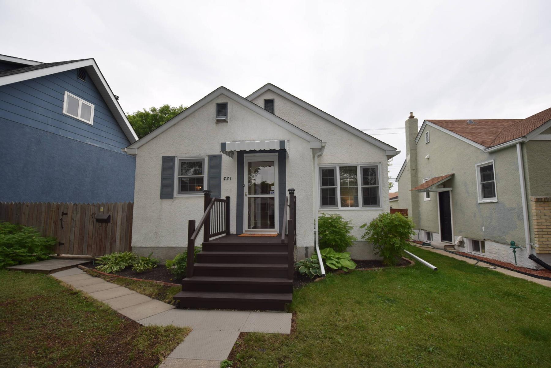  <p>TODD LEWYS PHOTOS / FREE PRESS</p>
                                <p>The compact, impeccably maintained bungalow offers over 1,100 sq. ft. of total living space including the finished lower level.</p> 