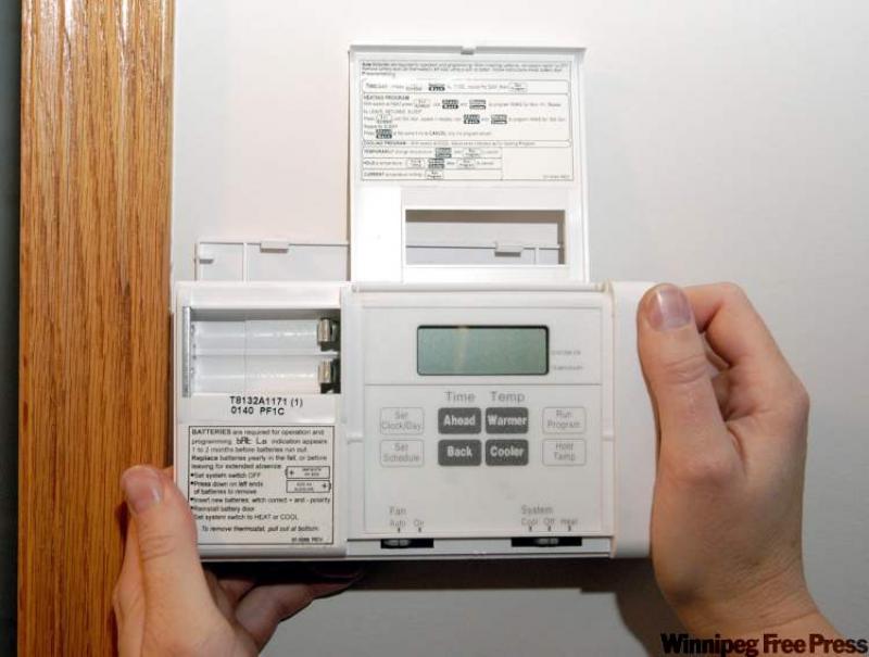 What is a safe low temperature to set the thermostat for the winter?