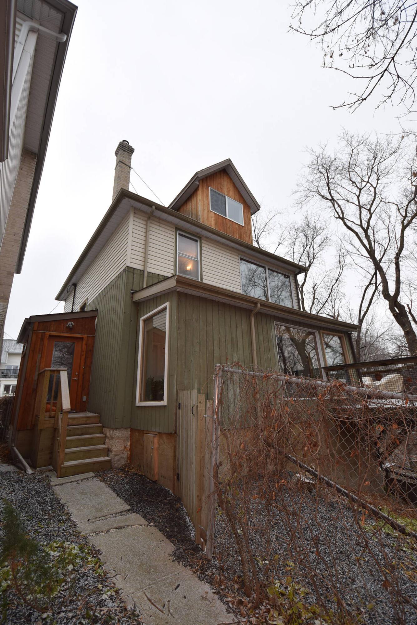  <p>Todd Lewys / Free Press</p>
                                <p>Tucked away at the end of a dead-end street next to a park and the Assiniboine River, the 111-year-old residence offers gorgeous tree and river views.</p> 