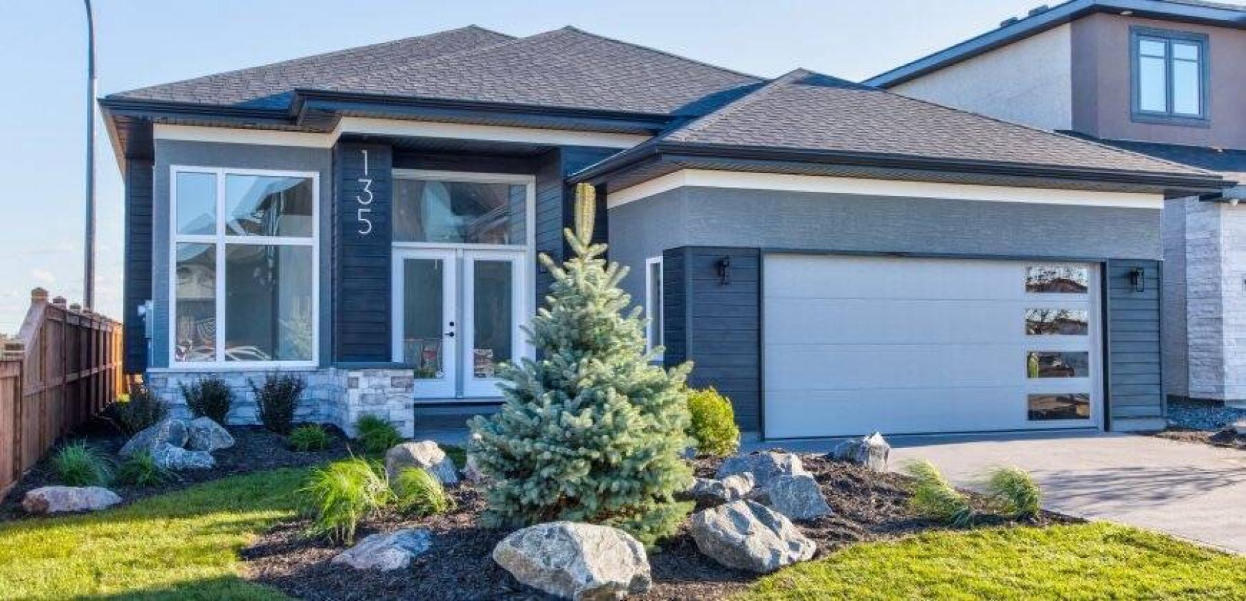  <p>The 1,866 sq. ft., three-bedroom, two-bath bungalow features an elegant, efficient design that offers a perfect balance of space, warmth and style. (Todd Lewys / Winnipeg Free Press)</p> 
