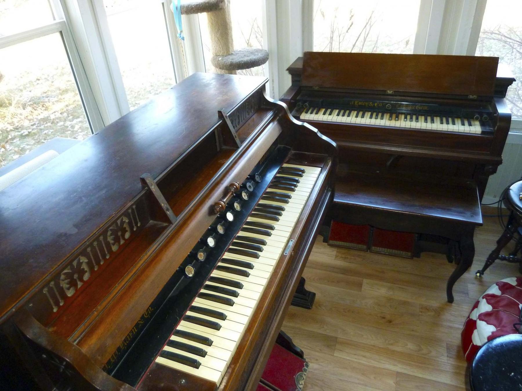 <p>Laurie Mustard / Winnipeg Free Press</p><p>Mustard has been collecting old pianos and organs, but he&rsquo;s running out of room.</p>