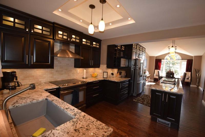 <p>Flow between the family room, dinette area, kitchen and dining room is excellent, while there&rsquo;s an ample supply of natural light.</p>