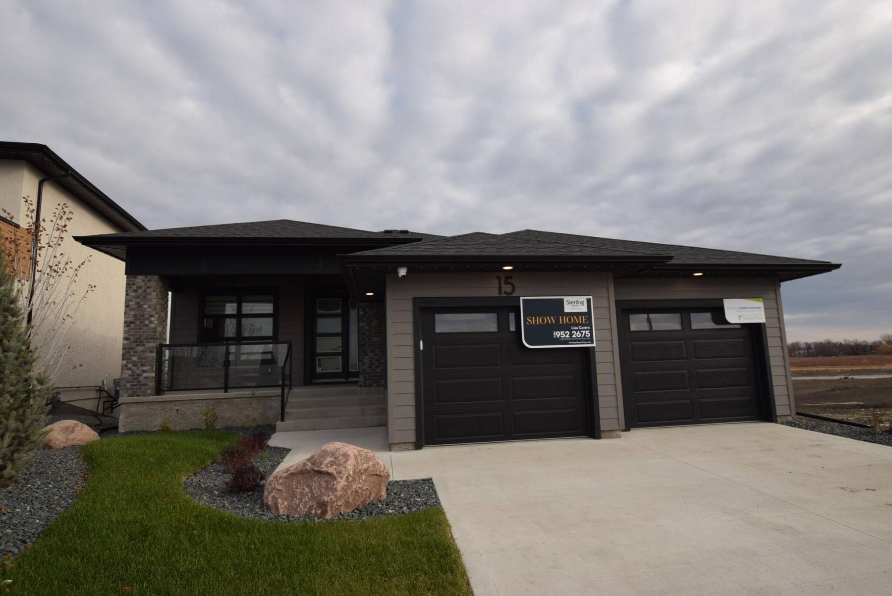  <p>TODD LEWYS / FREE PRESS</p>
                                <p>Luxurious yet livable, the Granville &mdash; an 1,839-sq.-ft. bungalow that comes with water view and walk-out basement &mdash; is intuitively designed inside and out.</p> 