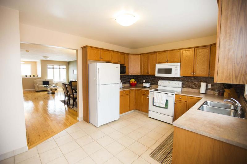 <p>MIKAELA MACKENZIE / WINNIPEG FREE PRESS</p><p>A wide entrance at the rear of the dining room leads to a spacious, nicely finished kitchen with a door that leads out the backyard and double detached garage. </p></p>