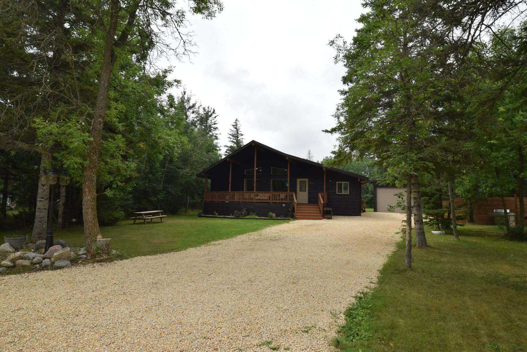  <p>Todd Lewys photos / Free Press</p>
                                <p>Deceptive from the front, this 3,930 sq. ft. home gives you far more than you bargained for.</p> 