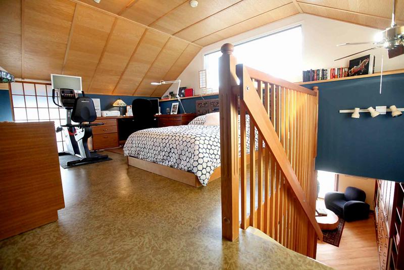 The vaulted ceiling has been masterfully covered with bamboo.