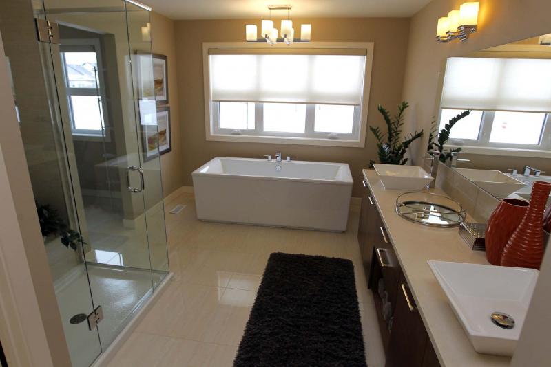 <p>BORIS MINKEVICH / WINNIPEG FREE PRESS</p><p>NEW HOMES - 6 Camira Way. Master bathroom. Todd Lewys story. JAN. 24, 2017</p>