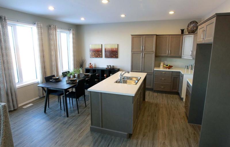<p>BORIS MINKEVICH / WINNIPEG FREE PRESS</p><p>The kitchen and eating area of 139 Castlebury Meadows Drive.</p></p>
