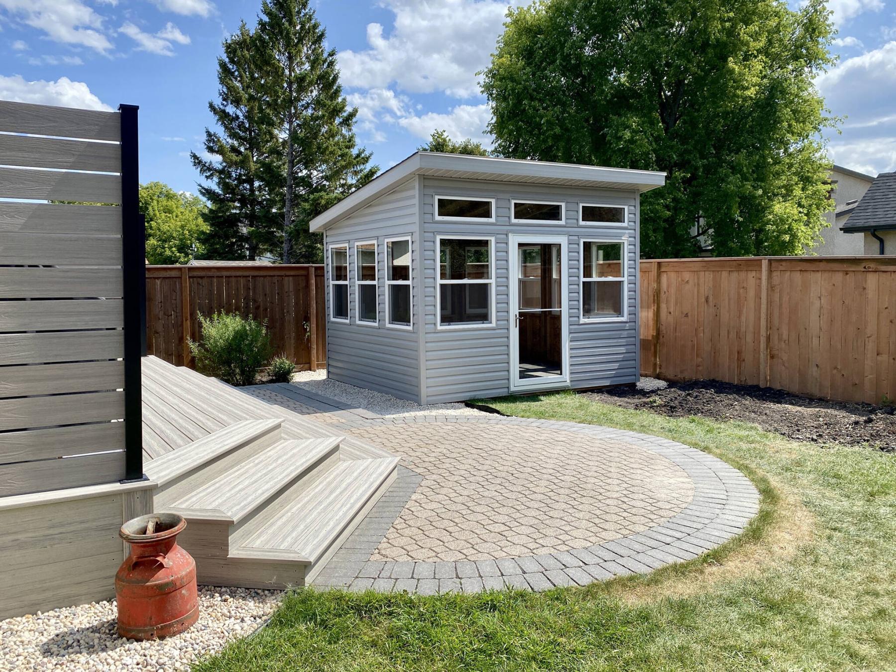  <p>The roof shingles, aluminum cladding and vinyl siding colours were chosen to blend with the composite decking and privacy walls.</p> 
