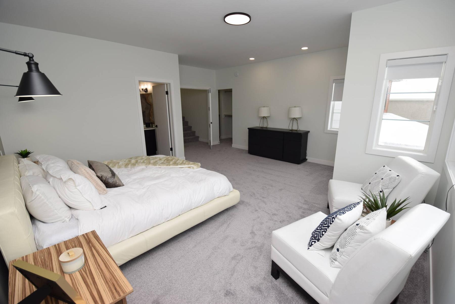  <p>The primary bedroom is a peaceful, well-isolated sanctuary.</p> 