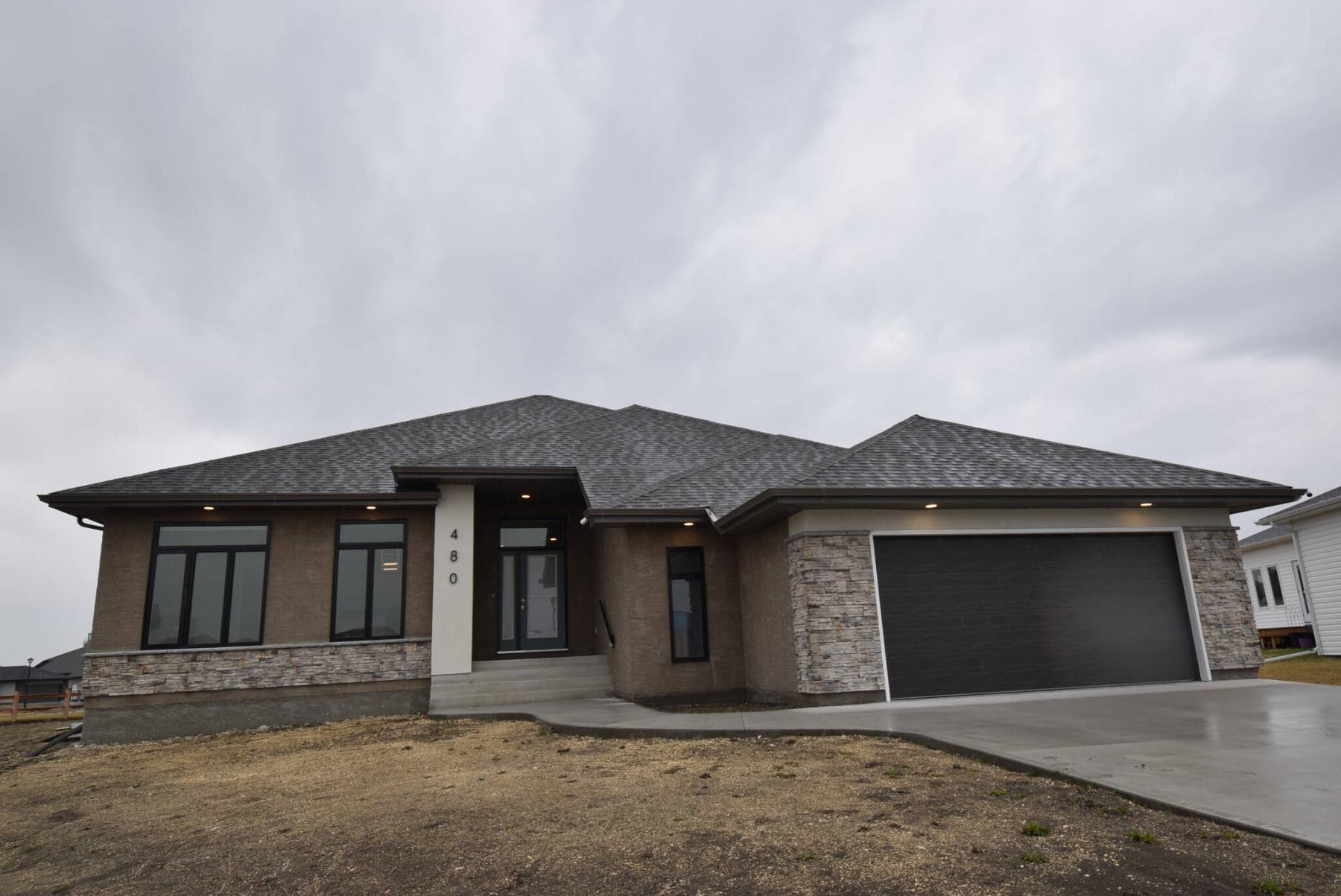  <p>PHOTOS BY Todd Lewys / Winnipeg Free Press</p>
                                <p>This large bungalow has plenty of curb appeal courtesy of an upgraded stone and acrylic stucco exterior.</p> 