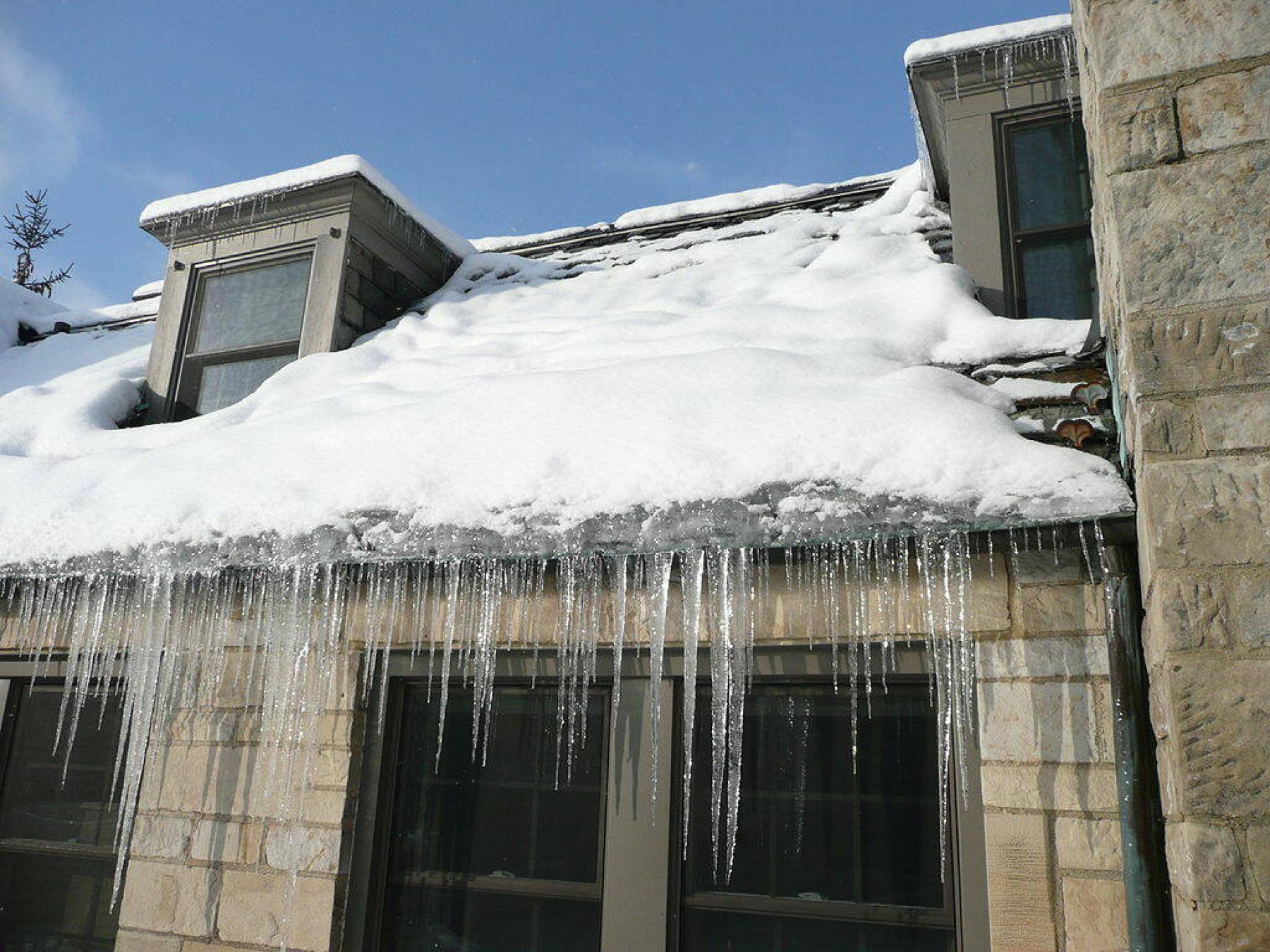  <p>photo By Dmcroof / wikimedia commons</p>
                                <p>Ice damming not only creates dangerous, if pretty, icicles, it can also lead to water damage of the roof.</p> 