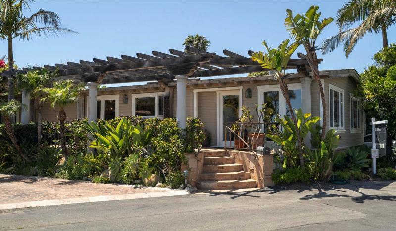 <p>Drummer Tris Imboden is selling his mobile home in Malibu for US$3.495 million.</p>