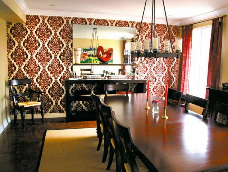 Graham and Brown�s �Kinky Vintage� damask wallpaper redefines a family�s classic dining room.