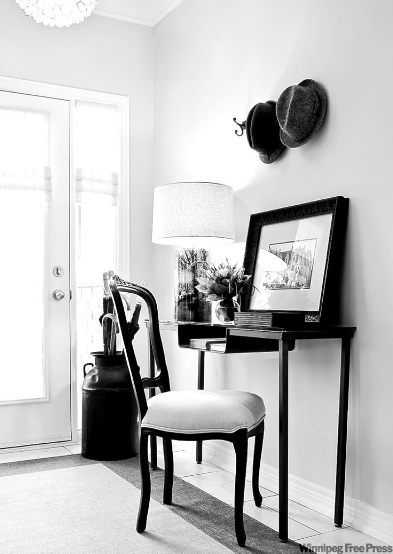 Traditional settings are getting a fresh makeover in 2010. A milk can holding umbrellas and a nature-inspired lamp add punch in this entryway. 