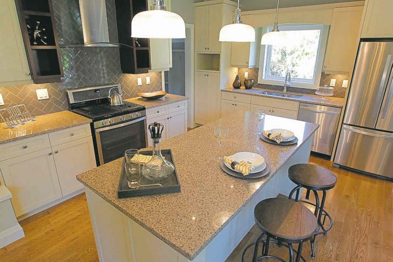 5215 Rannock Avenue in Charleswood. Pioneer Homes. Kitchen.