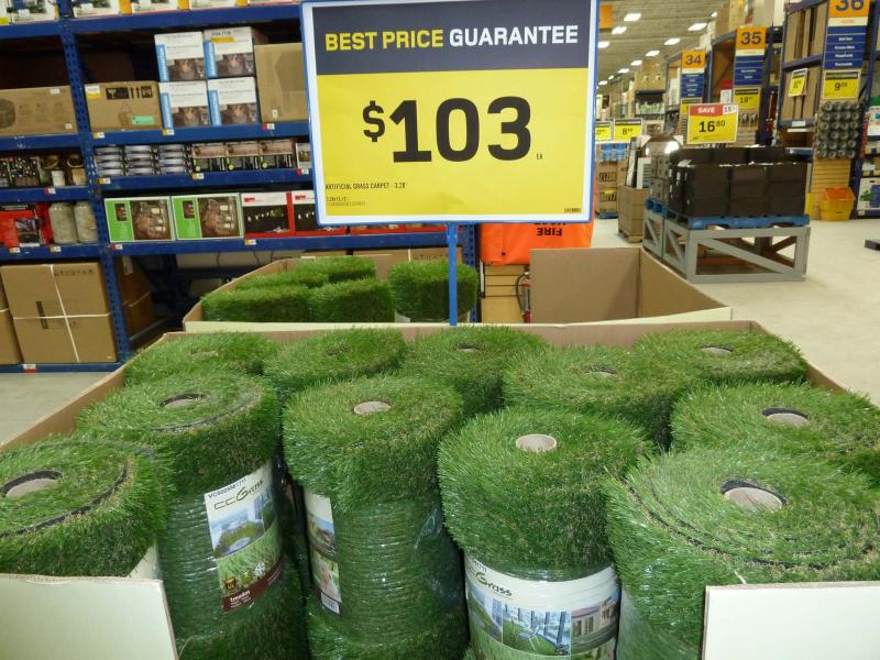 <p>Laurie Mustard / Winnipeg Free Press</p><p>Both Home Depot and Rona are showing early signs of spring as the stores start their season changeover.</p>