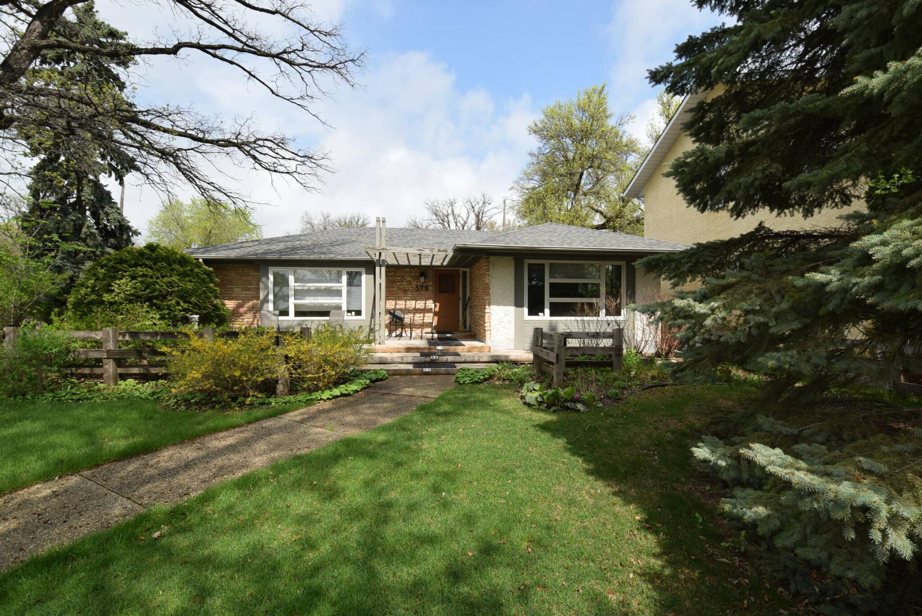  <p>Photos by Todd Lewys / Free Press</p>
                                <p>This roomy bungalow is set well back in a large, mature lot overlooking the Red River.</p> 