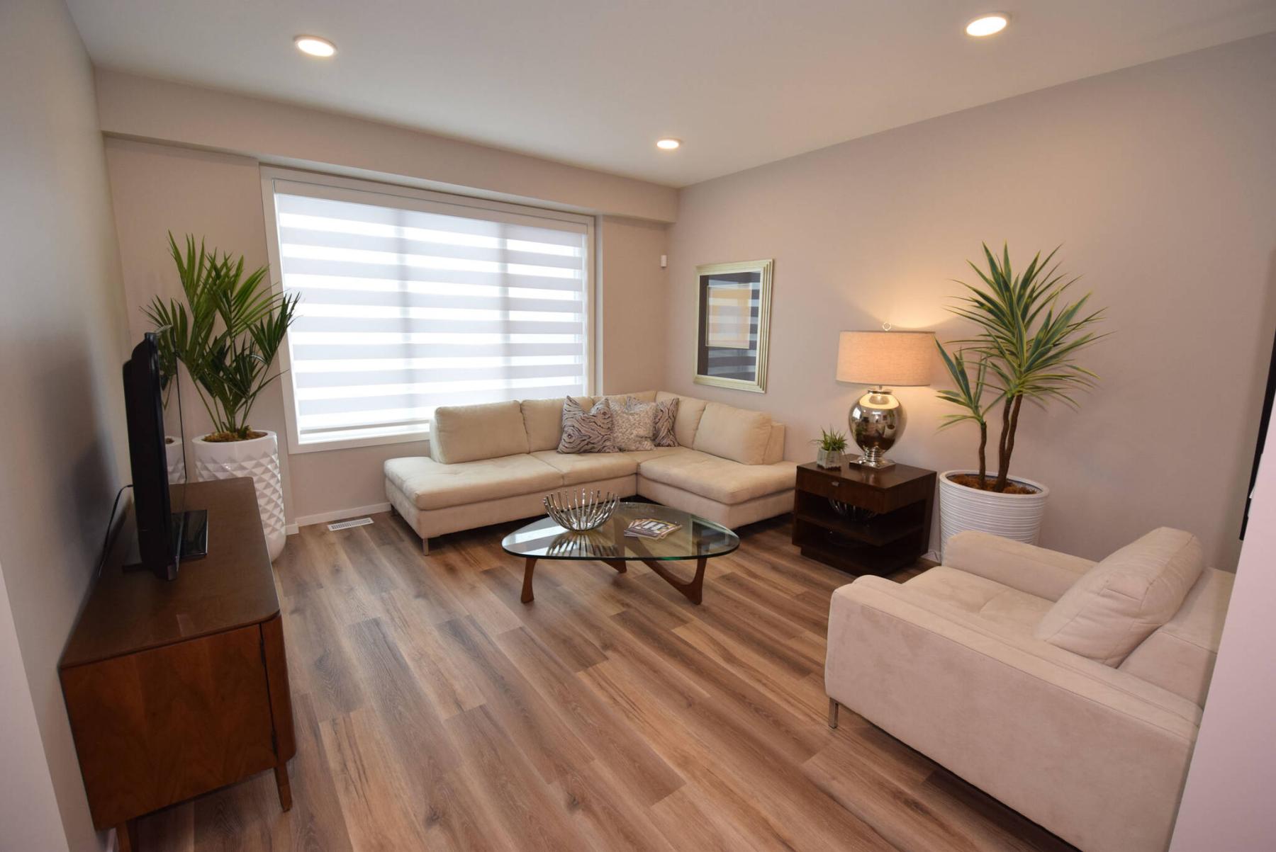  <p>Todd Lewys / Free Press</p>
                                <p>Subtly separated from the kitchen by a fabulous wall pantry, the Highland Pointe home&rsquo;s great room has a warm, cosy feel.</p> 