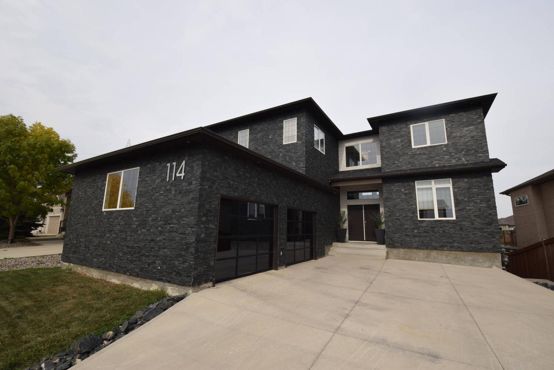  <p>This two-storey home, which was custom built in 2011 by Gino&rsquo;s Homes, shows pride of ownership and is in like-new condition throughout.</p> 