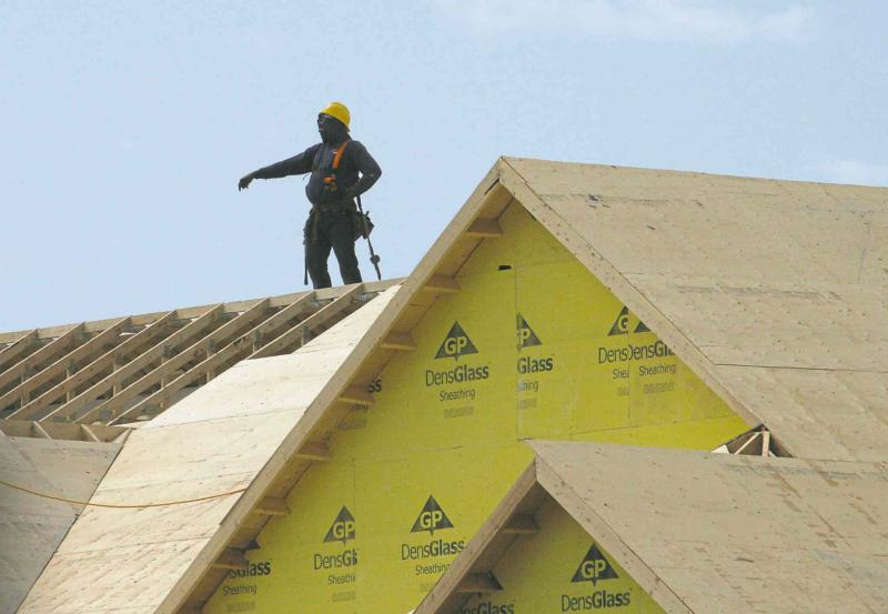 Richard Buchan / The Canadian Press files 
Safe Work Manitoba reports a marked improvement in safety in the building construction industry.