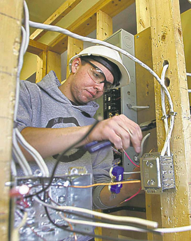WAYNE GLOWACKI / WINNIPEG FREE PRESS files
Hiring a professional contractor ensures your home is up to code.