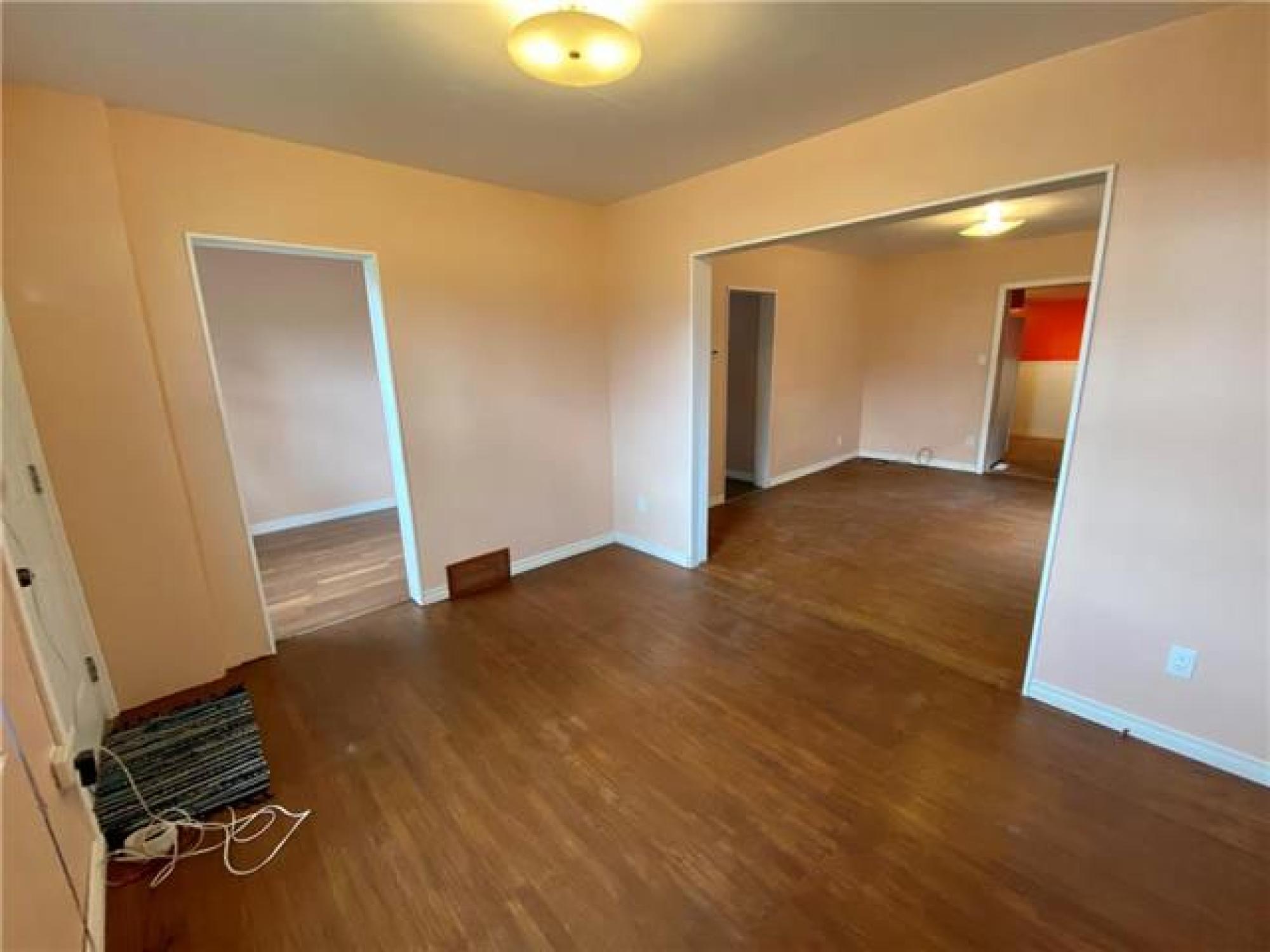 831 McCalman Avenue, R2L 1G9, 3 Bedroom, 1 & 1/2 Storey for sale North