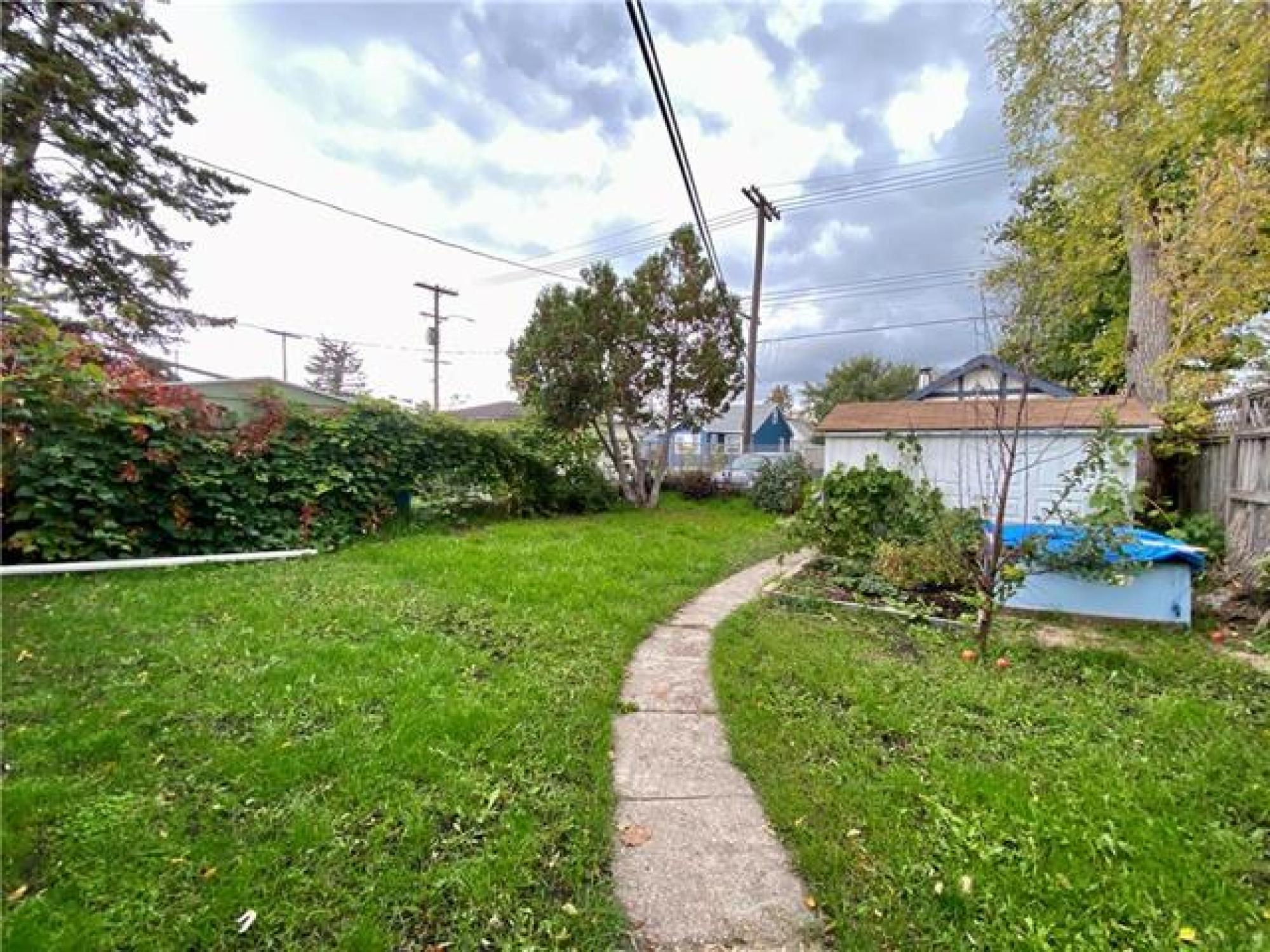 831 McCalman Avenue, R2L 1G9, 3 Bedroom, 1 & 1/2 Storey for sale North