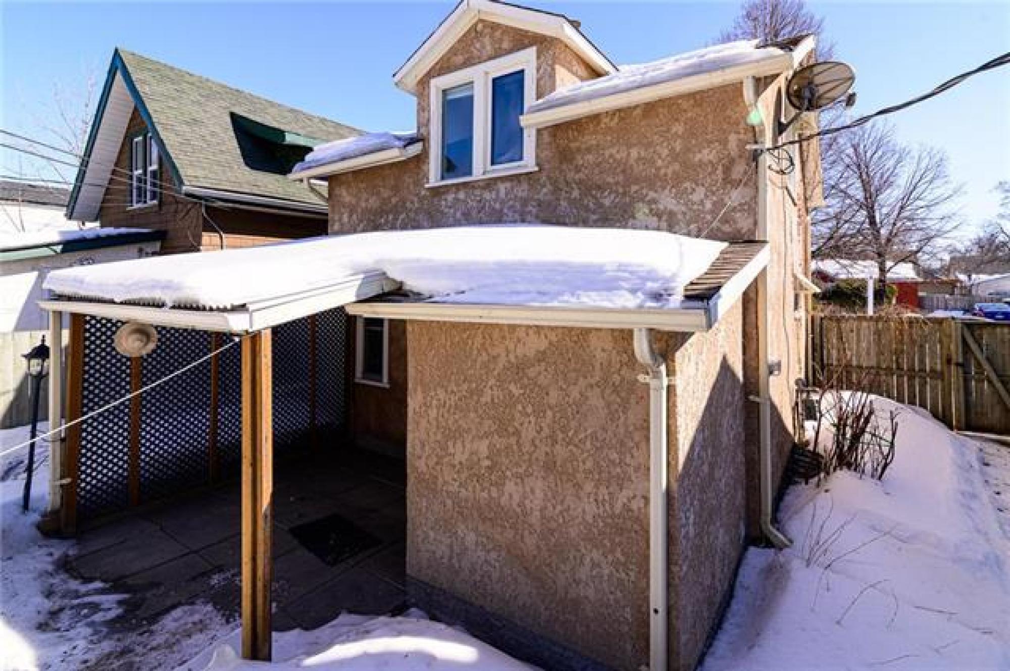 37 Pilgrim Avenue, R2M 0L3, 2 Bedroom, 1 & 3/4 Storey for sale South