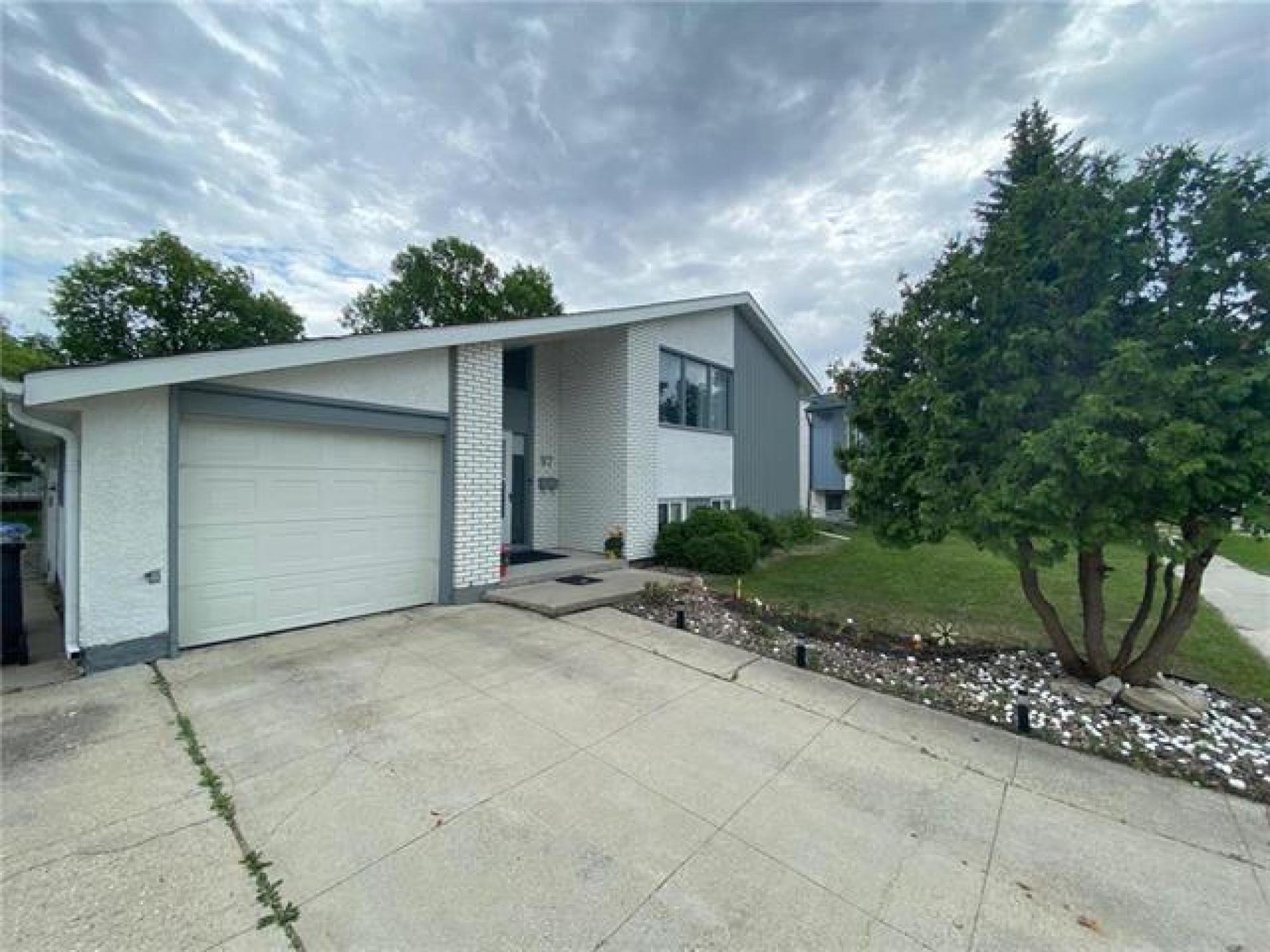 97 Cullen Drive R3r 1p3 4 Bedroom Bi Level For Sale South West Winnipeg Westdale Winnipeg Free Press Homes