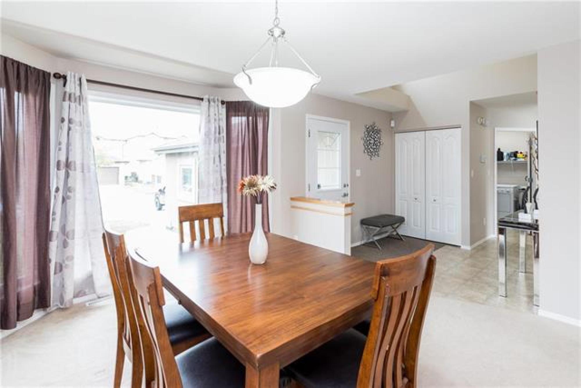 136 Chadwick Crescent, R2C 1G9, 4 Bedroom, 2 Storey for sale North East