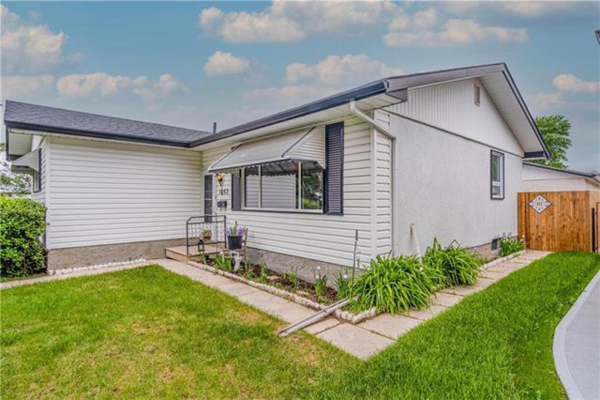 1063 Consol Avenue, R2K 1T9, 4 Bedroom, Bungalow for sale North East