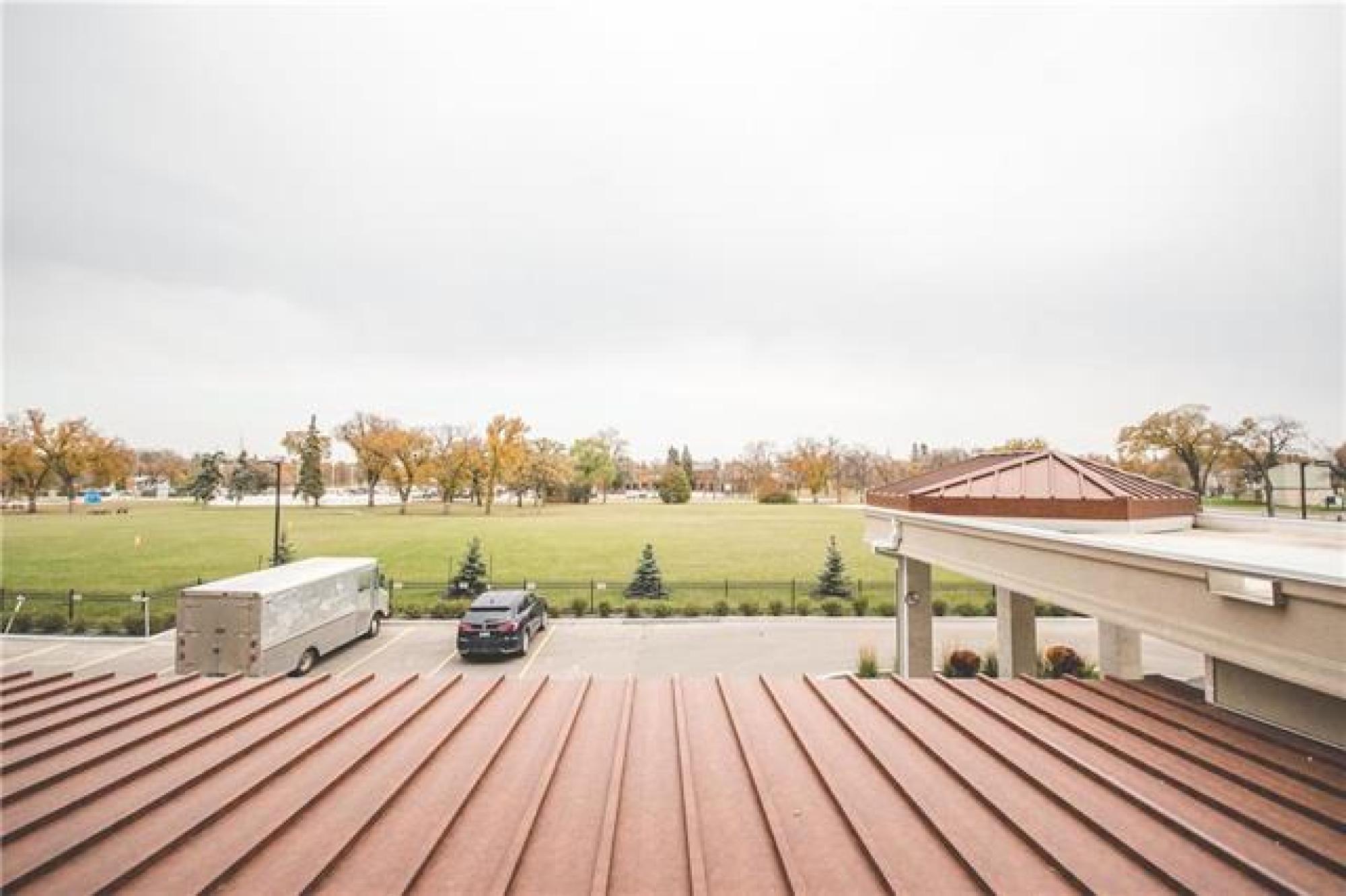 218139 Tuxedo Avenue, R3N 0H6, 2 Bedroom, One Level for sale South