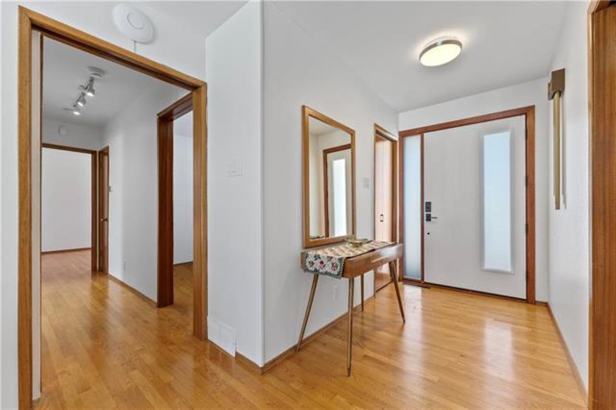 4563 Roblin Boulevard, R3R 0G2, 4 Bedroom, Bungalow for sale South West