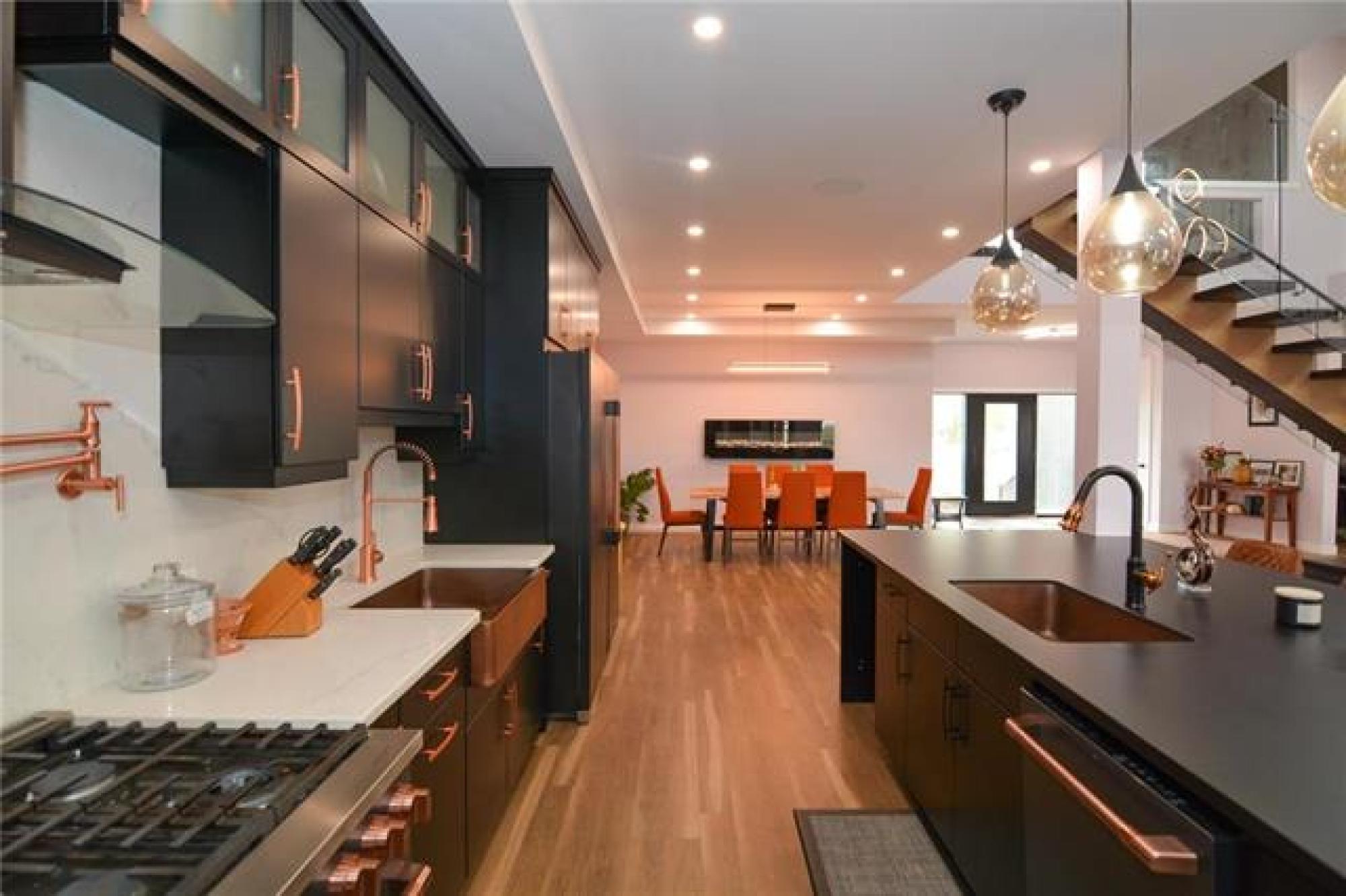 341 DODDS Road, R0H 0J0, 9 Bedroom, 2 Storey for sale West Winnipeg